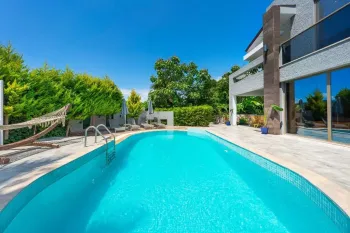 ویلا لوکس نزدیک به مرکز شهر در حیصارونو برای فروش